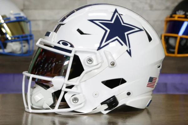 Dallas-Cowboys-Riddell-SpeedFlex-Helmet-Alternate-GG-Edition